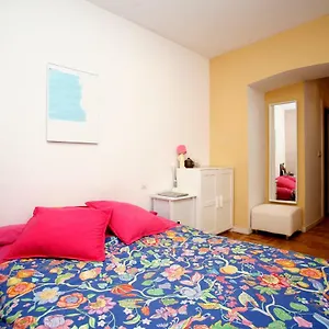 Piso Céntrico Con Patio Apartamento